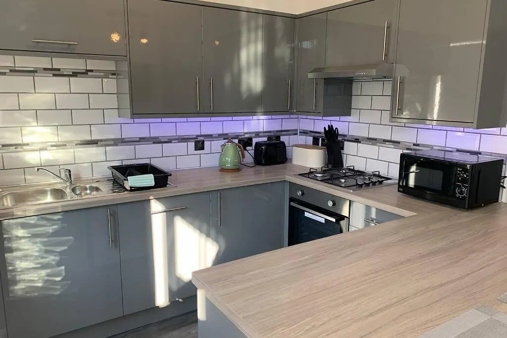 Modern Fully Refurbished 3 Bedroom Home Blackpool Holiday home