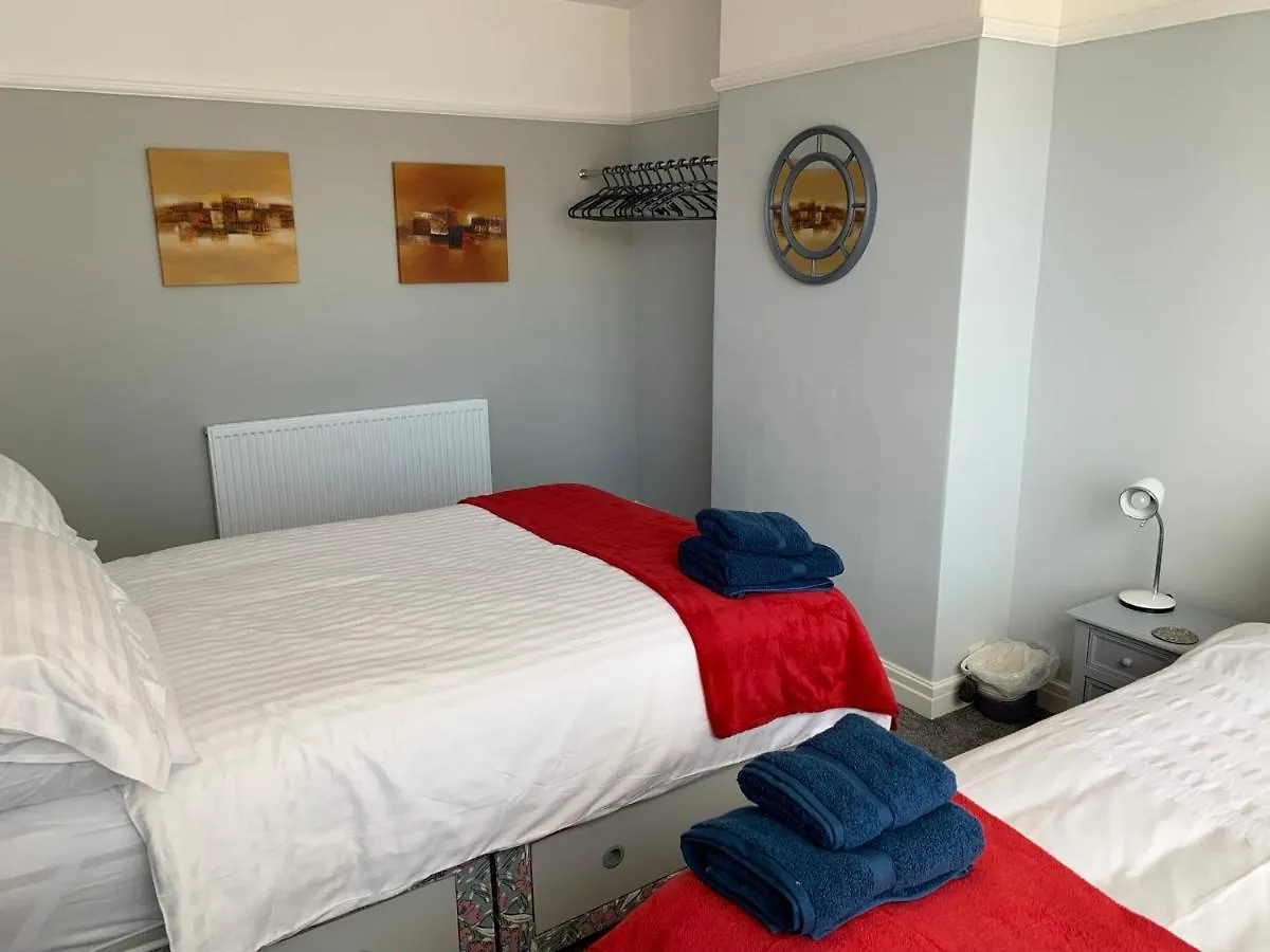 Modern Fully Refurbished 3 Bedroom Home Blackpool Holiday home